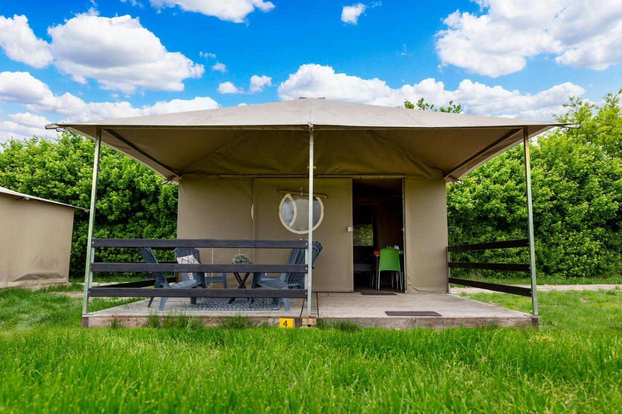 Boerderij Camping Nixhoeve Genderen Kültér fotó