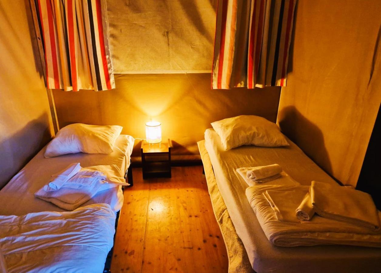Boerderij Camping Nixhoeve Genderen Kültér fotó